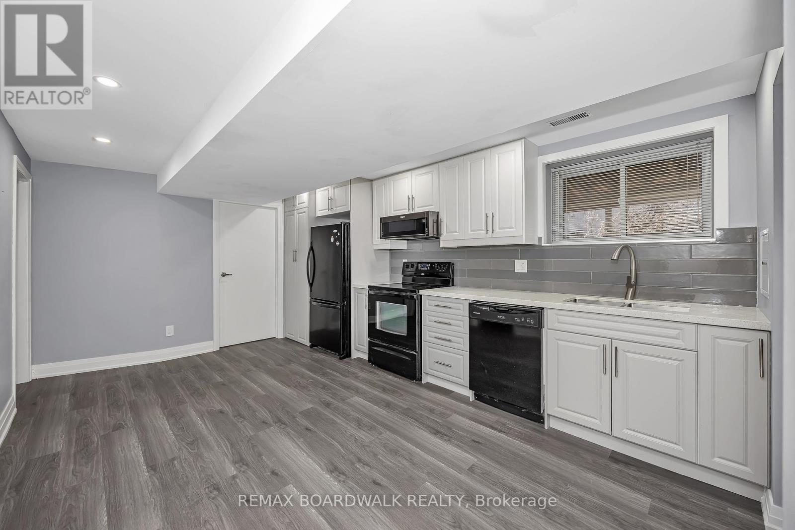 956 Garwood Avenue, Ottawa, ON - Indoor Photo Showing Kitchen