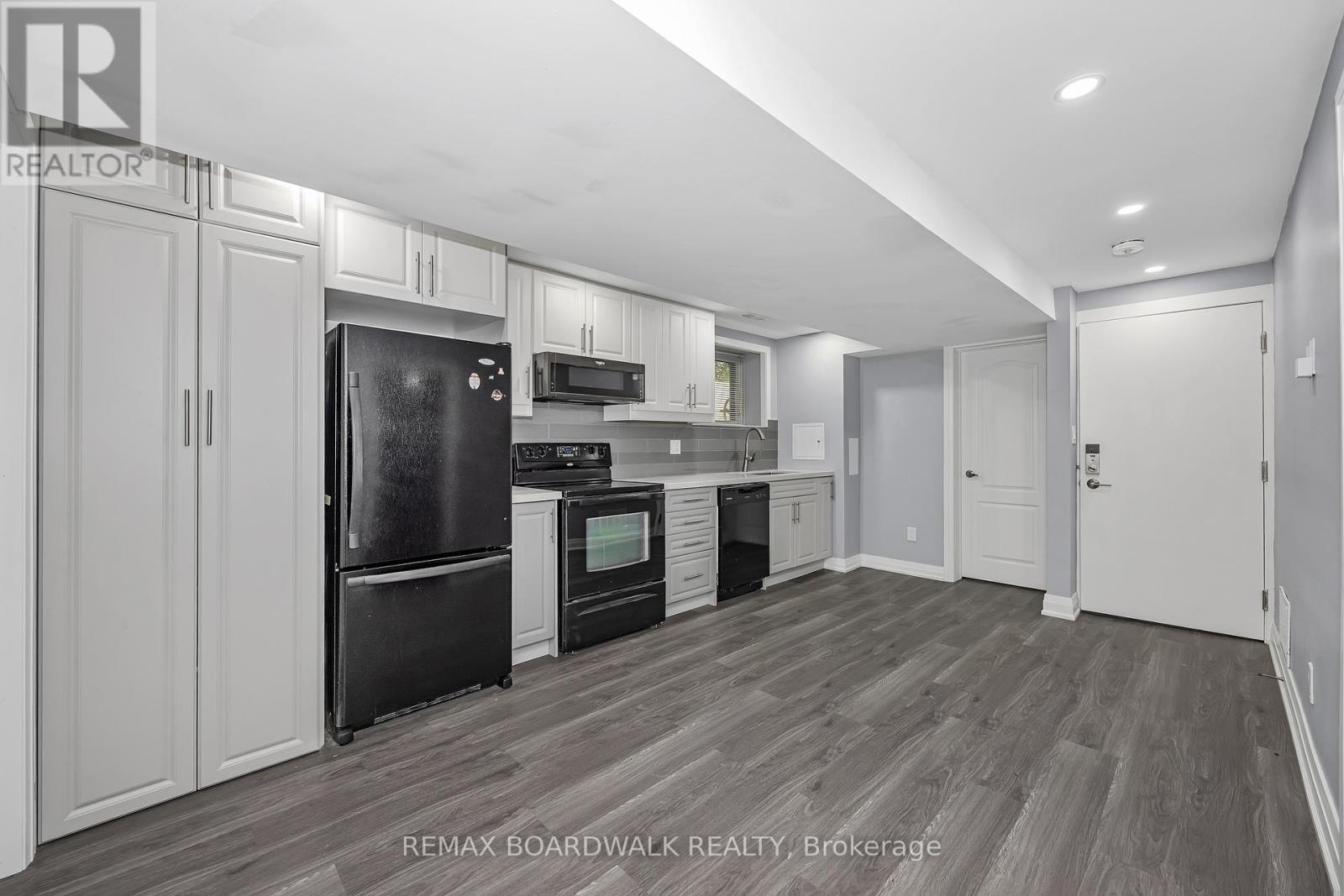 956 Garwood Avenue, Ottawa, ON - Indoor Photo Showing Kitchen
