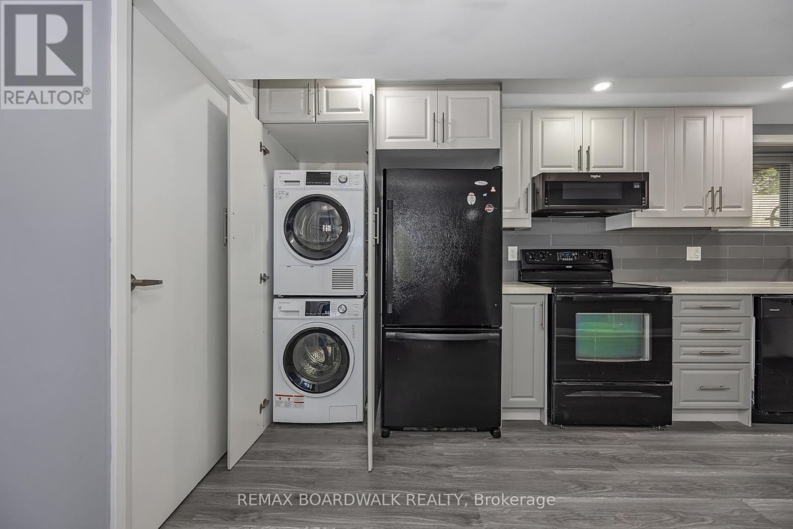 956 Garwood Avenue, Ottawa, ON - Indoor Photo Showing Laundry Room