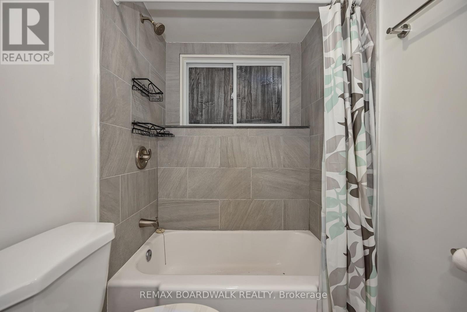 956 Garwood Avenue, Ottawa, ON - Indoor Photo Showing Bathroom