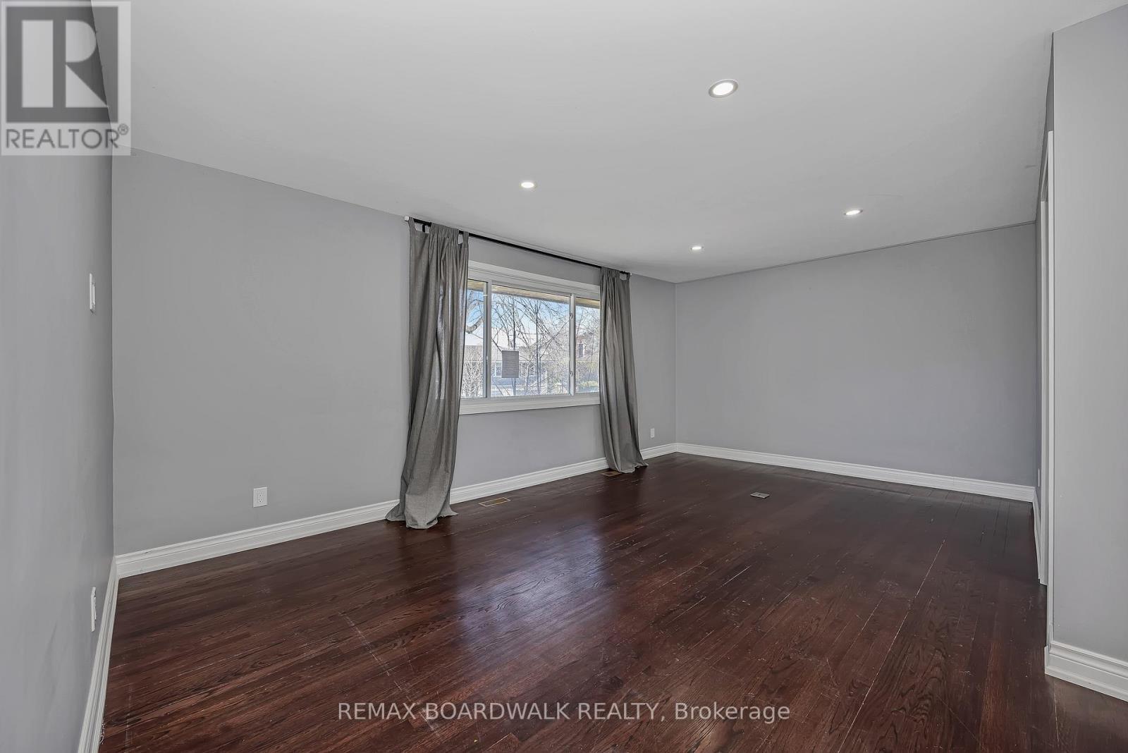 956 Garwood Avenue, Ottawa, ON - Indoor Photo Showing Other Room