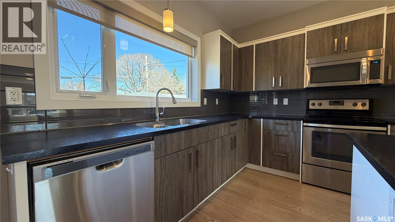 2212 St Patrick Avenue, Saskatoon, SK - Indoor Photo Showing Kitchen With Double Sink