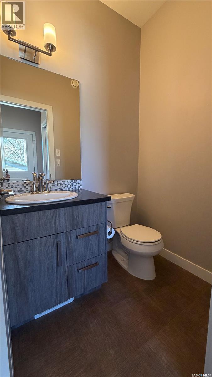 2212 St Patrick Avenue, Saskatoon, SK - Indoor Photo Showing Bathroom
