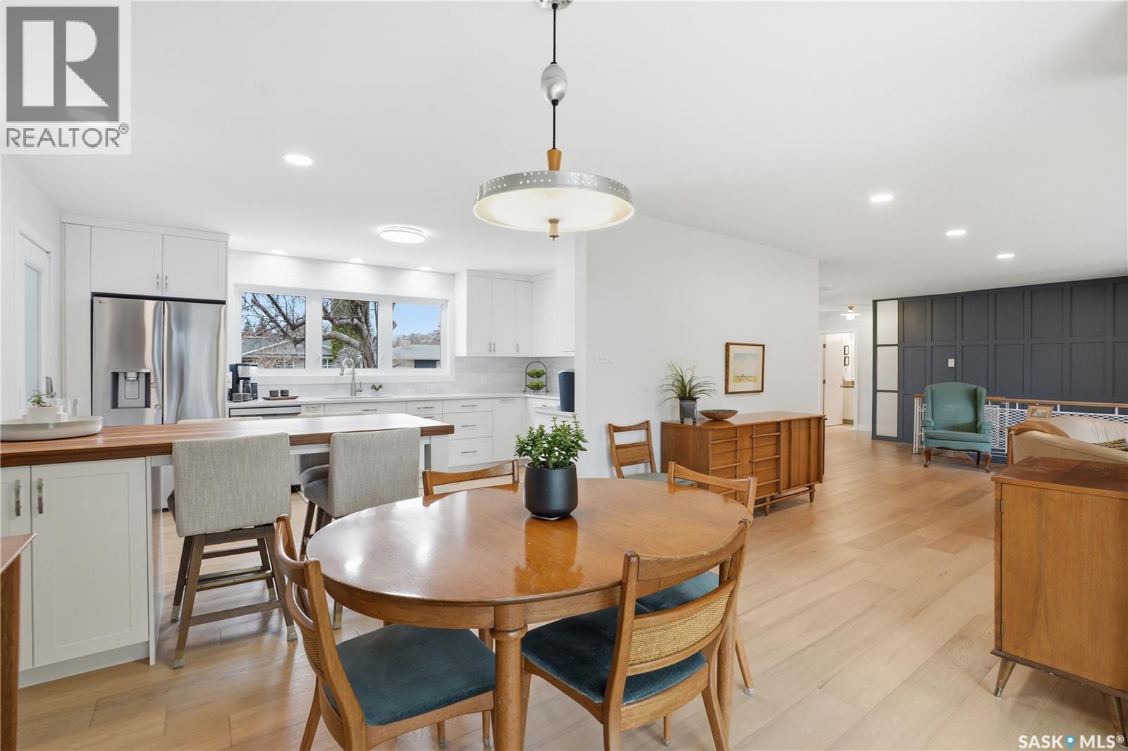 425 Bate Crescent, Saskatoon, SK - Indoor Photo Showing Dining Room