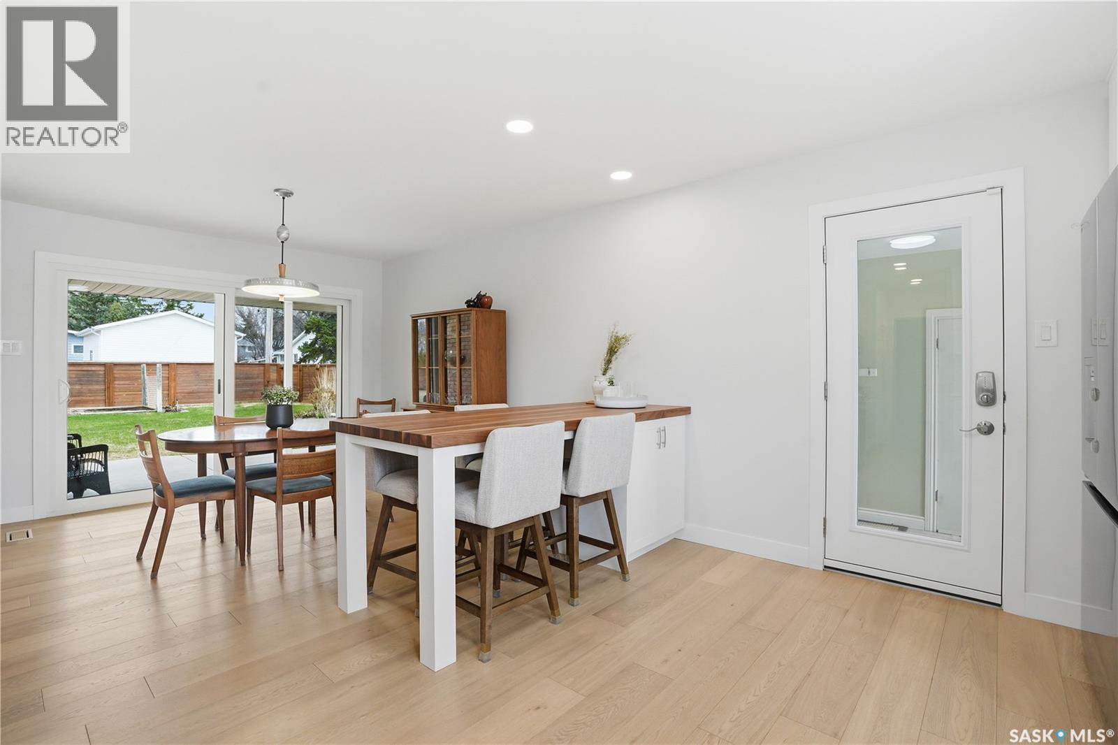 425 Bate Crescent, Saskatoon, SK - Indoor Photo Showing Dining Room
