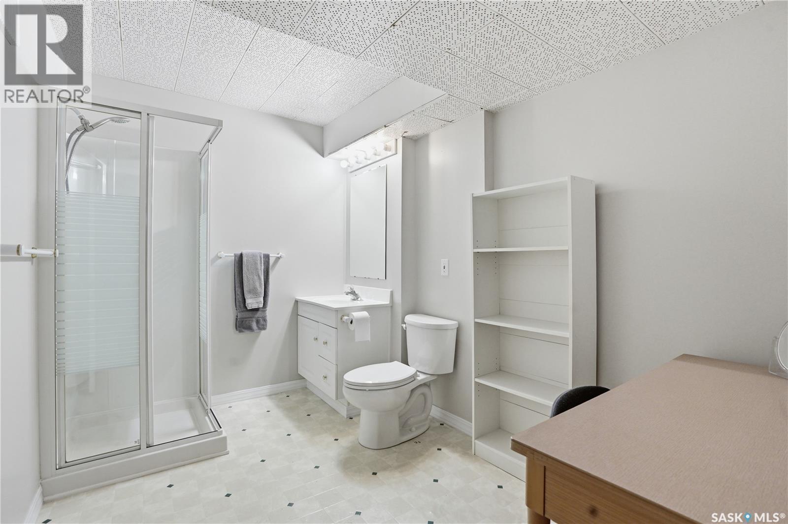 425 Bate Crescent, Saskatoon, SK - Indoor Photo Showing Bathroom