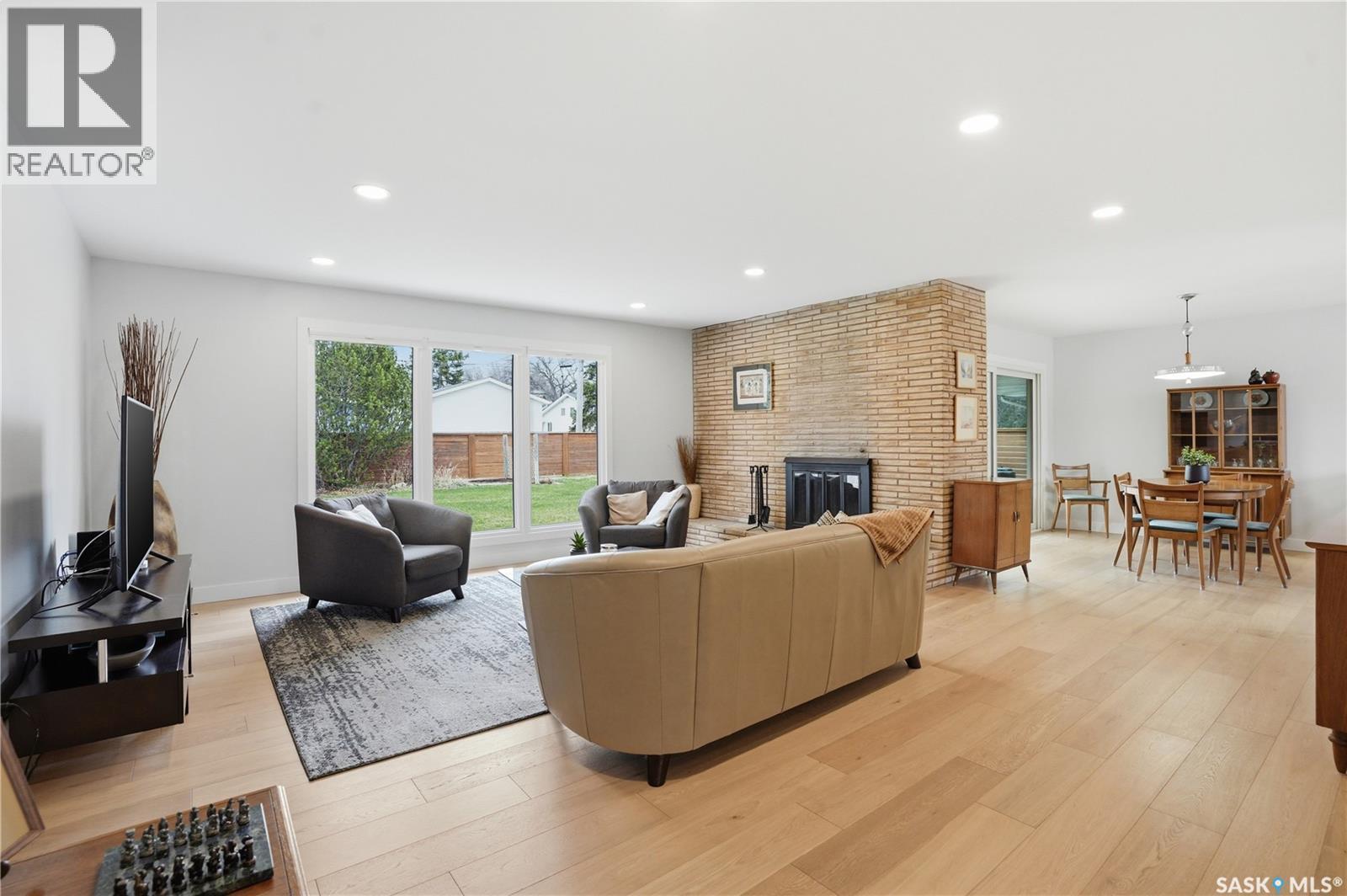 425 Bate Crescent, Saskatoon, SK - Indoor Photo Showing Living Room With Fireplace