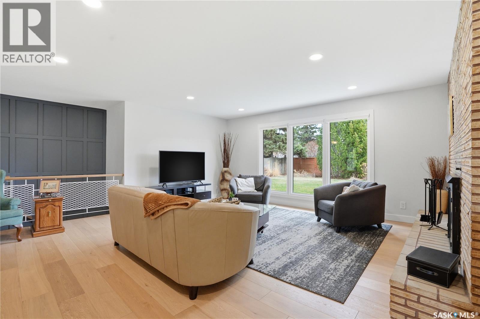 425 Bate Crescent, Saskatoon, SK - Indoor Photo Showing Living Room With Fireplace
