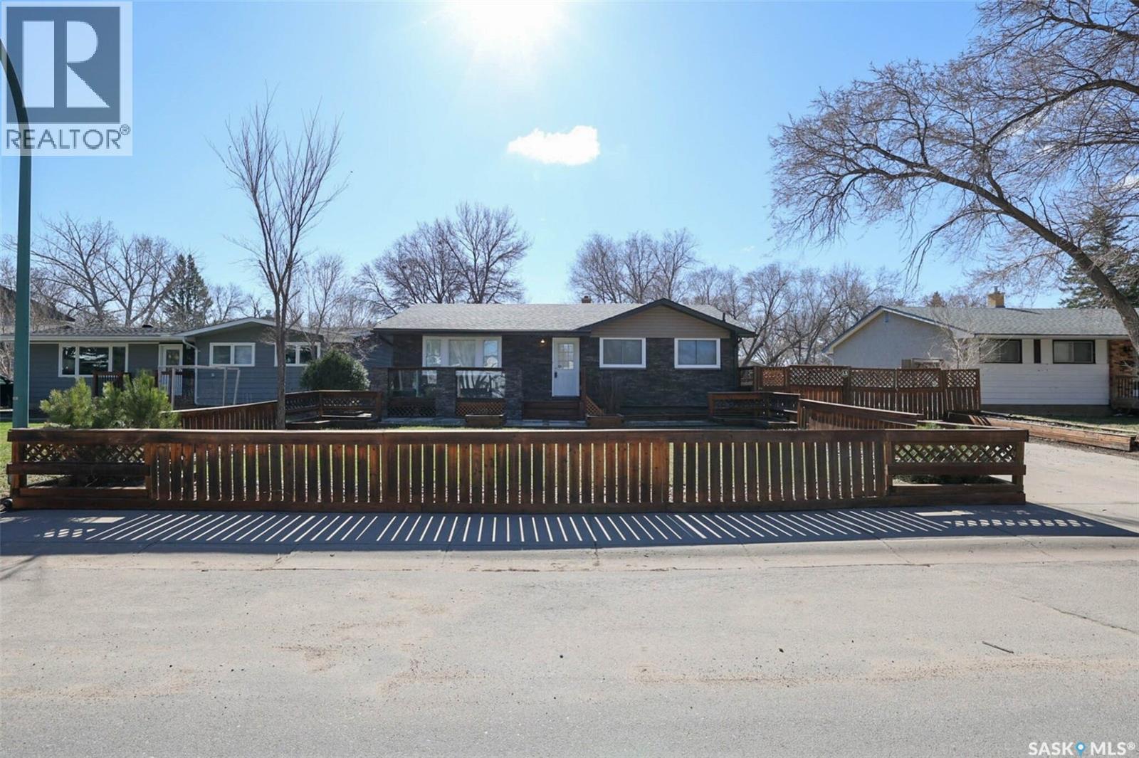 1409 Shannon Road, Regina, SK - Outdoor
