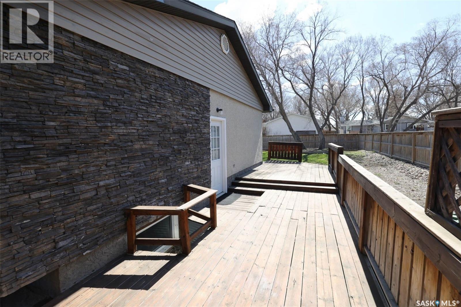 1409 Shannon Road, Regina, SK - Outdoor With Deck Patio Veranda With Exterior