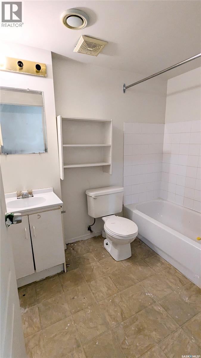 409 U Avenue S, Saskatoon, SK - Indoor Photo Showing Bathroom