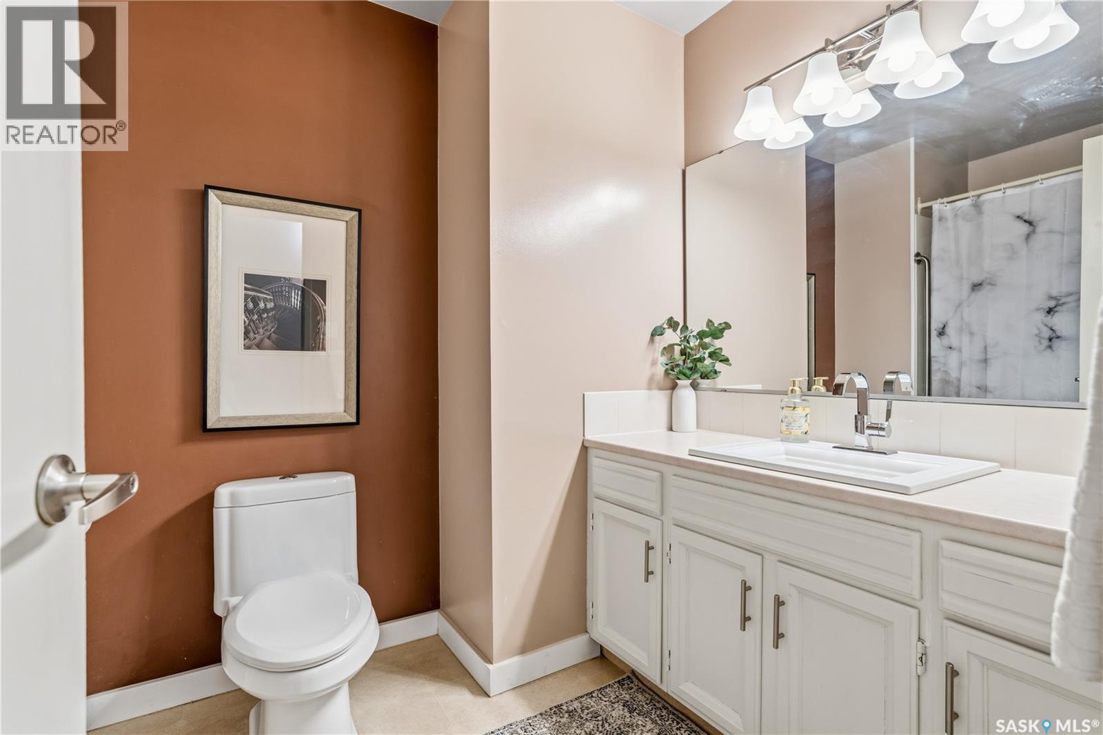 6 Selkirk Crescent, Regina, SK - Indoor Photo Showing Bathroom
