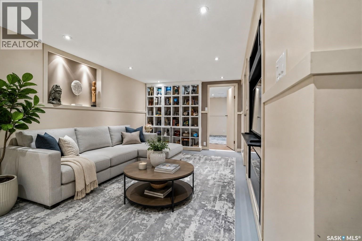 6 Selkirk Crescent, Regina, SK - Indoor Photo Showing Living Room
