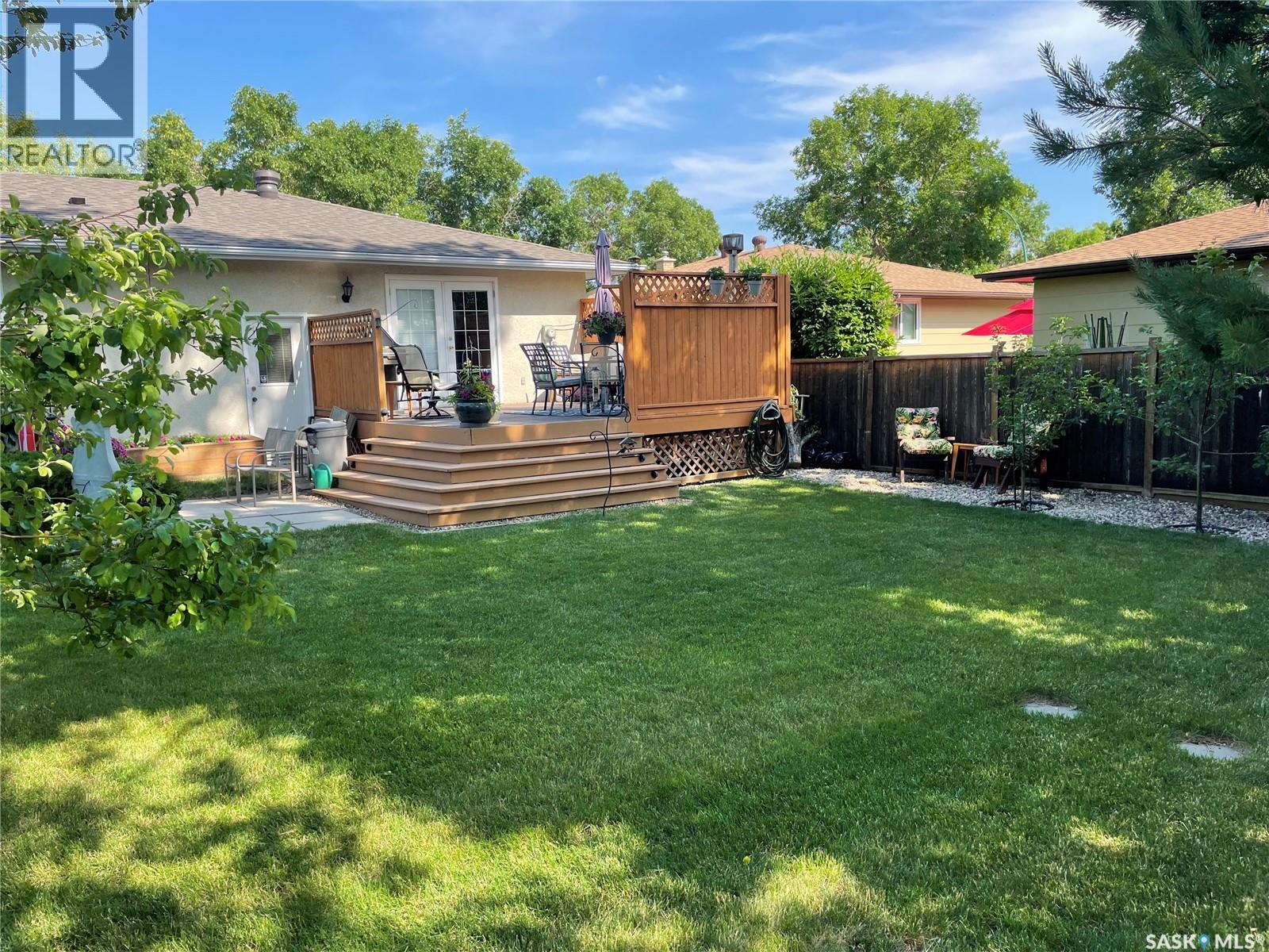 6 Selkirk Crescent, Regina, SK - Outdoor With Deck Patio Veranda