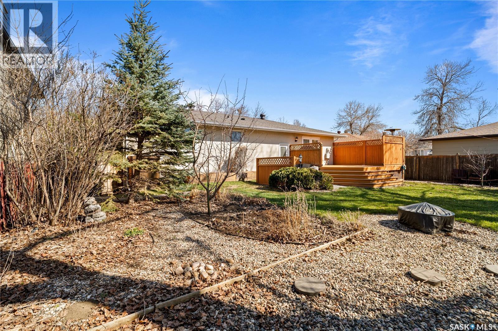 6 Selkirk Crescent, Regina, SK - Outdoor