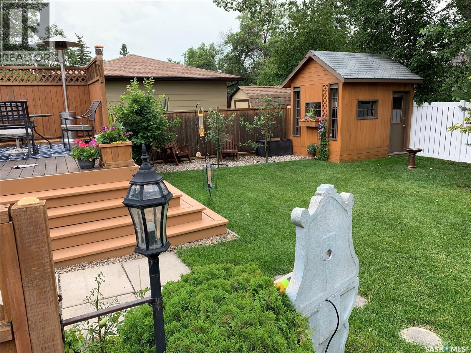 6 Selkirk Crescent, Regina, SK - Outdoor With Deck Patio Veranda