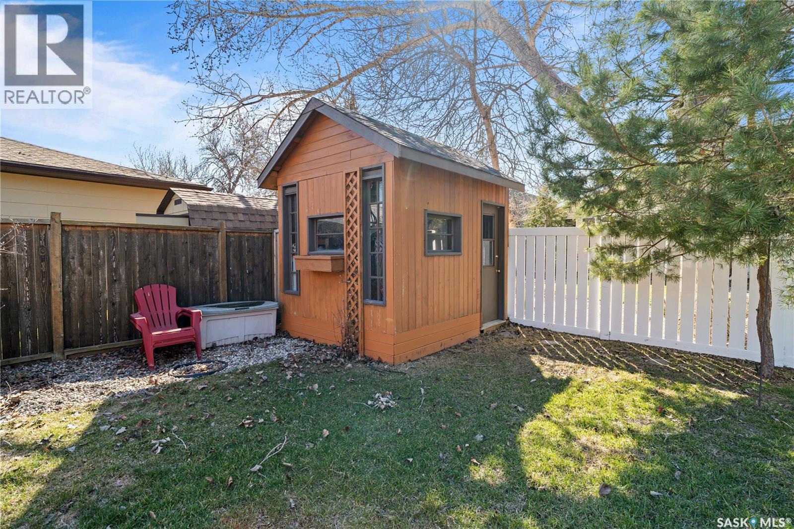 6 Selkirk Crescent, Regina, SK - Outdoor