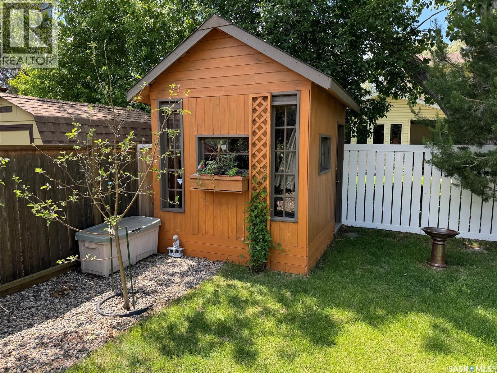 6 Selkirk Crescent, Regina, SK - Outdoor