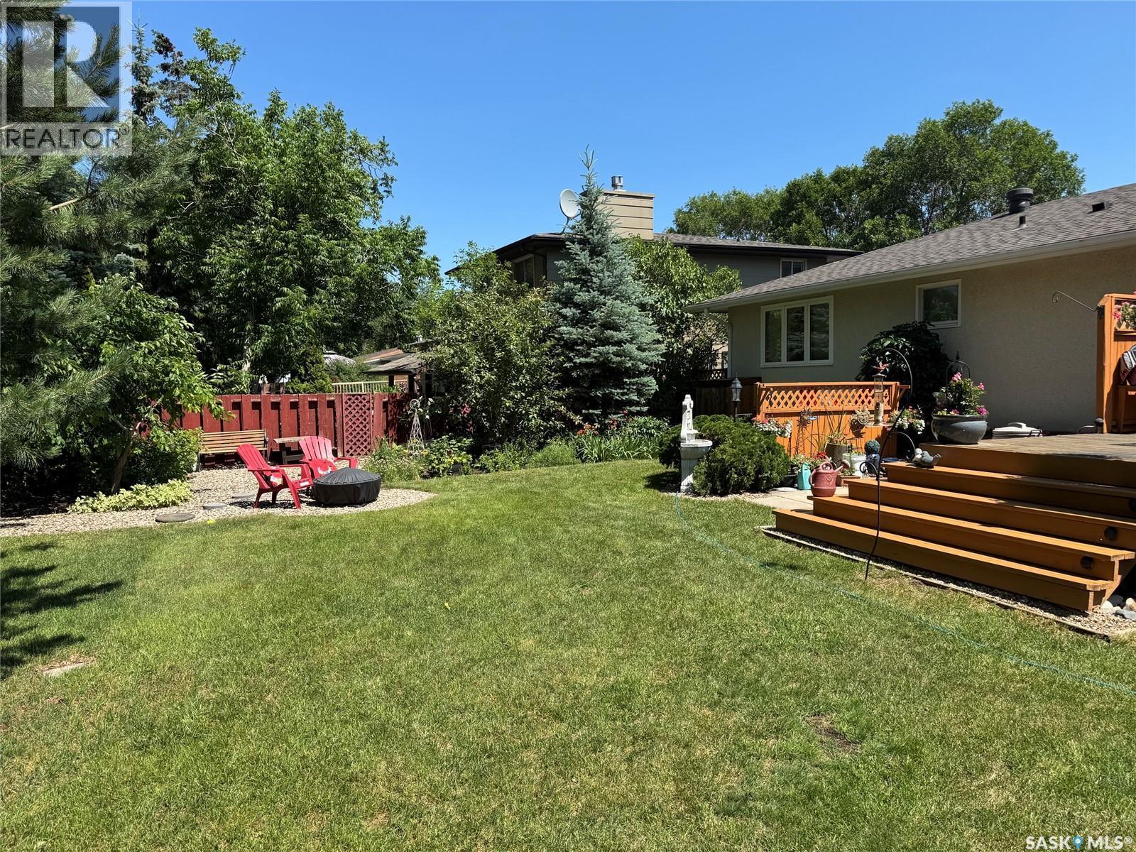 6 Selkirk Crescent, Regina, SK - Outdoor With Deck Patio Veranda