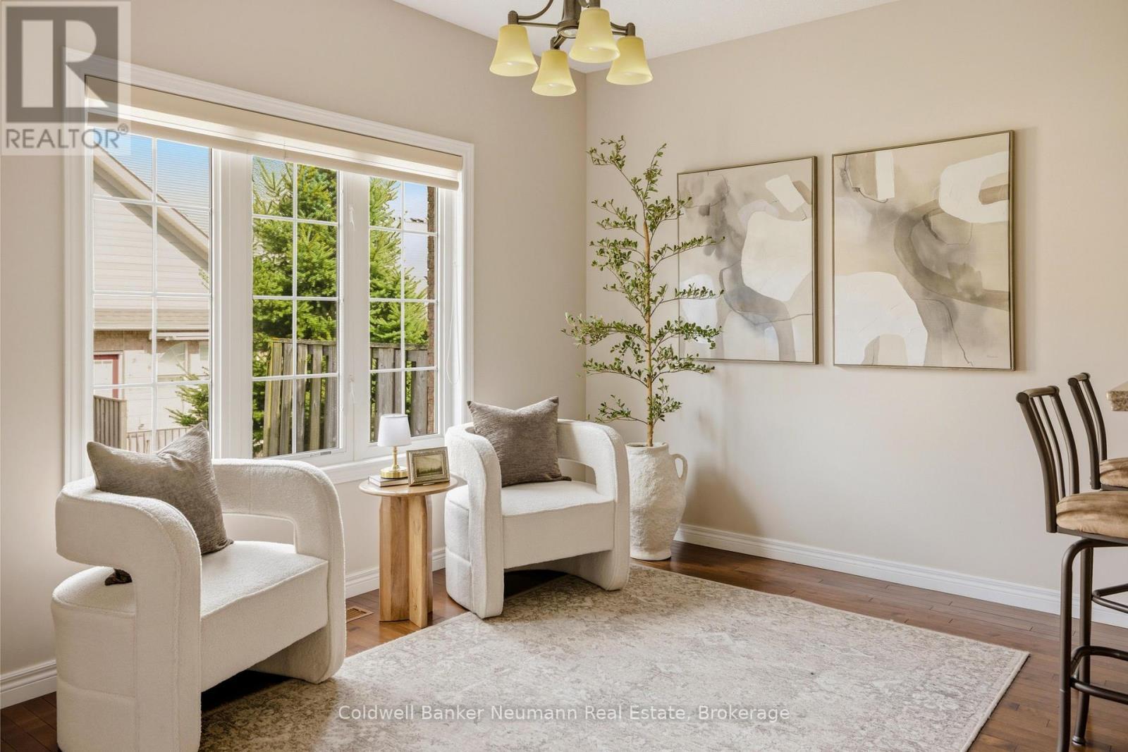 Seating/Breakfast Area - 21 - 50 Bryan Court, Kitchener, ON - Indoor