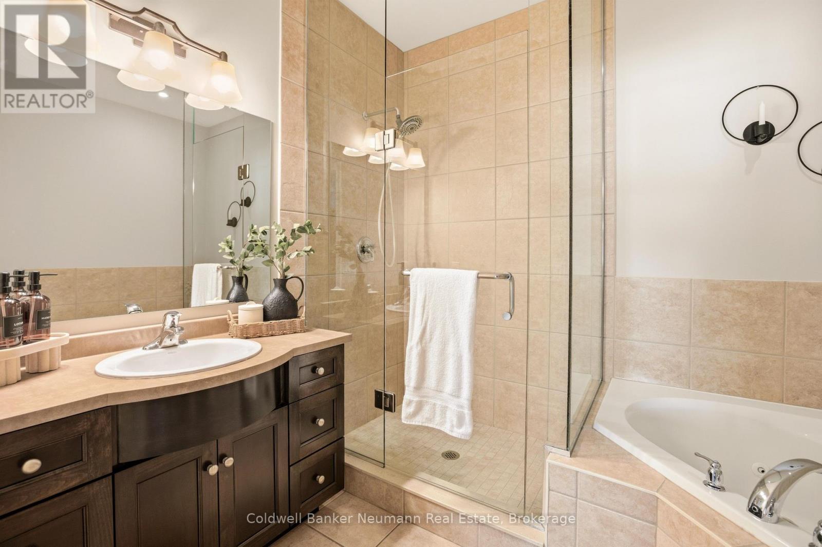 Primary Ensuite - 21 - 50 Bryan Court, Kitchener, ON - Indoor Photo Showing Bathroom