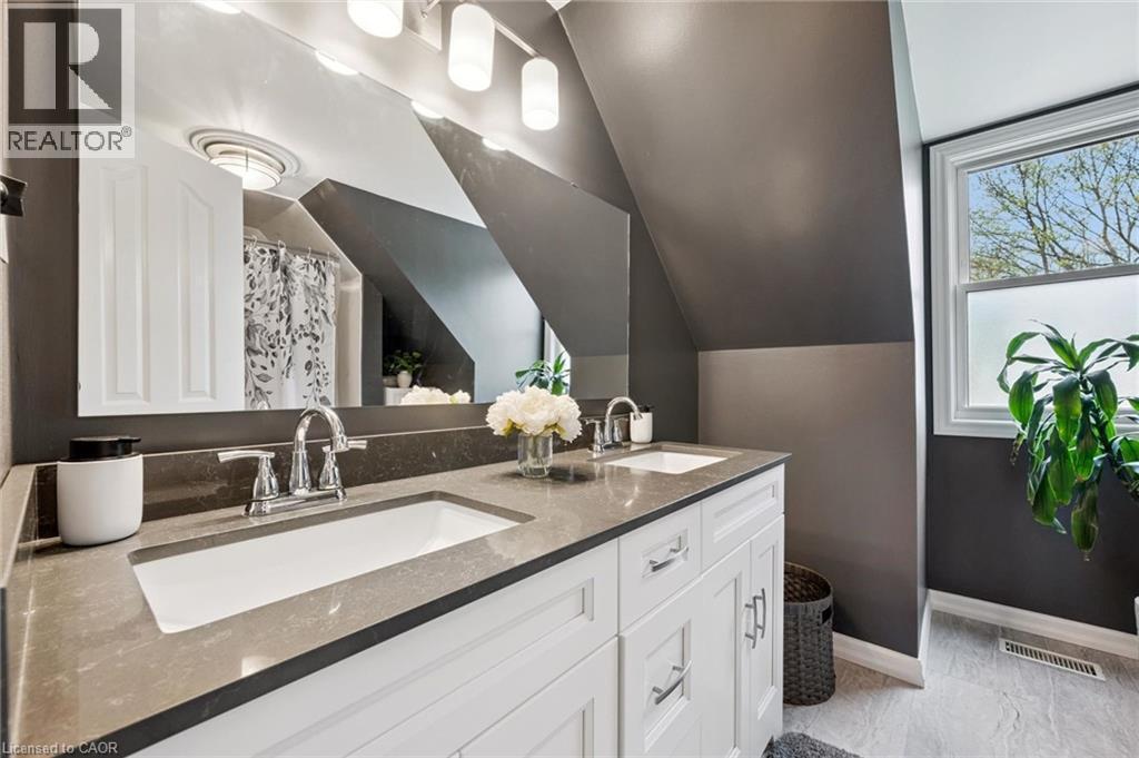 625 Pine Island Crescent, Waterloo, ON