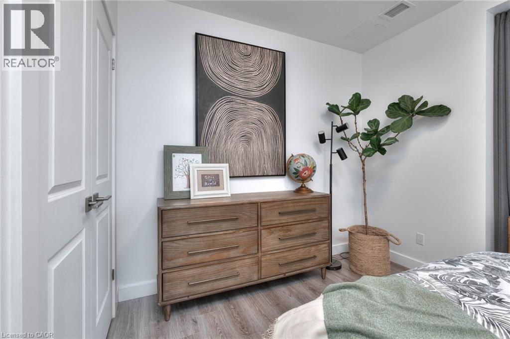 Bedroom with light wood-style flooring and baseboards - 50 Grand Avenue S Unit# 602, Cambridge, ON - Indoor Photo Showing Bedroom