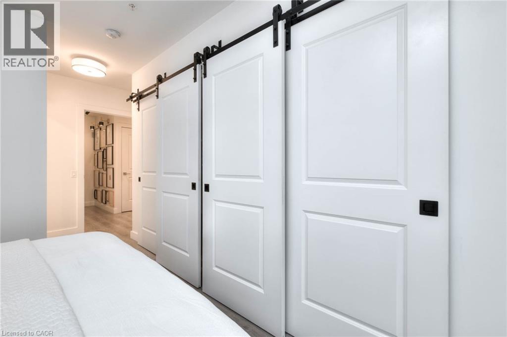 Bedroom featuring a barn door - 50 Grand Avenue S Unit# 602, Cambridge, ON - Indoor Photo Showing Bedroom