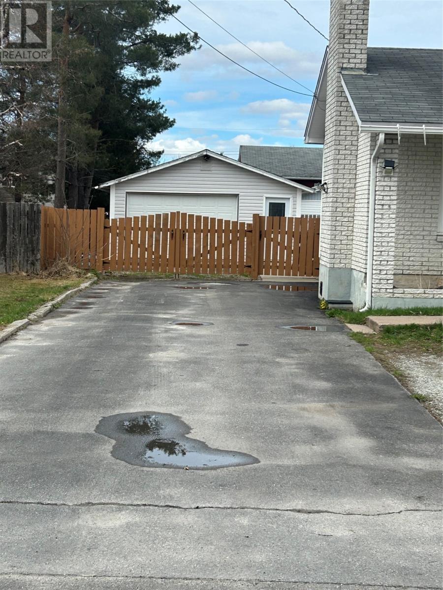 13 Birchview Drive, Pasadena, NL - Outdoor