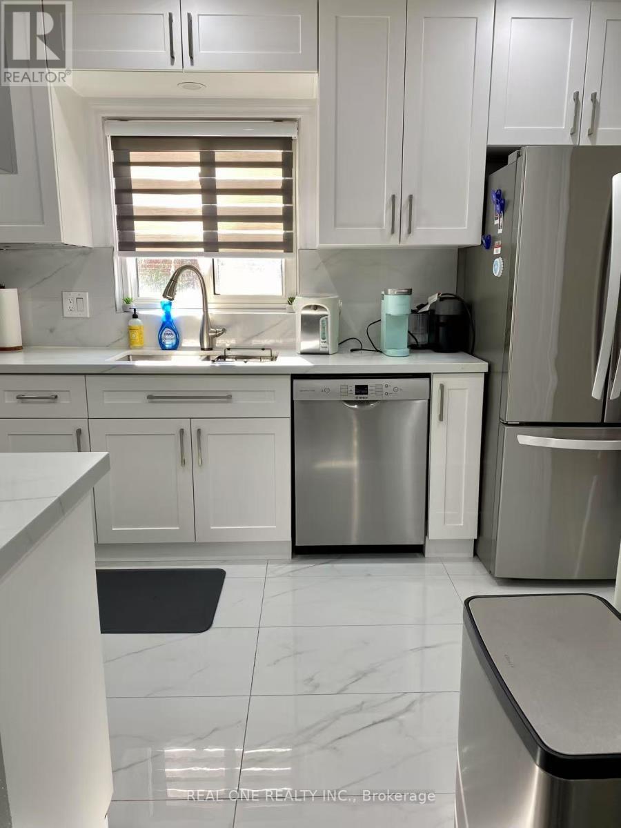 3578 Queenston Drive, Mississauga, ON - Indoor Photo Showing Kitchen