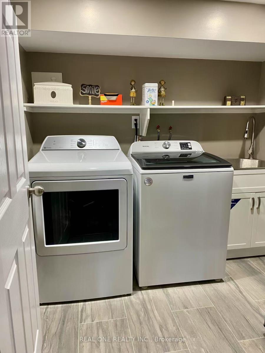3578 Queenston Drive, Mississauga, ON - Indoor Photo Showing Laundry Room