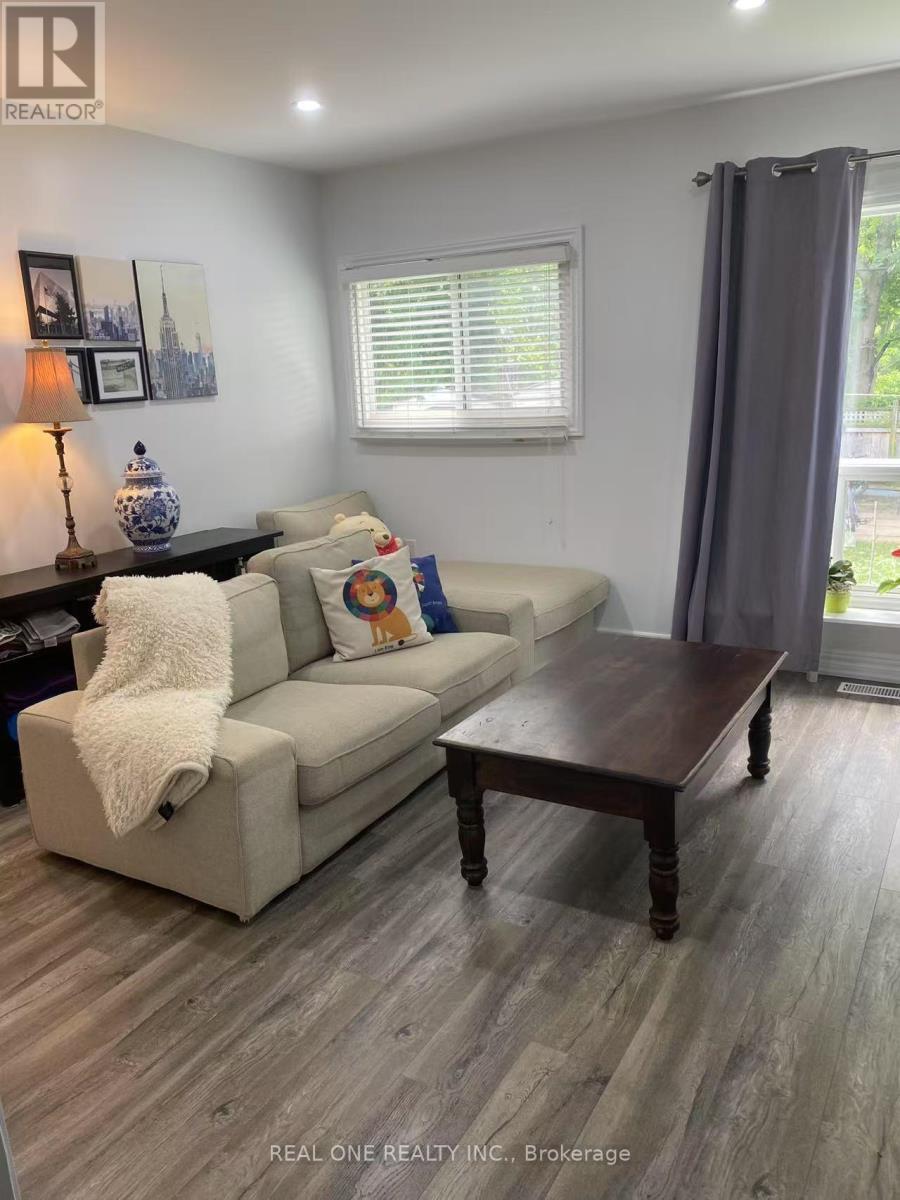3578 Queenston Drive, Mississauga, ON - Indoor Photo Showing Living Room
