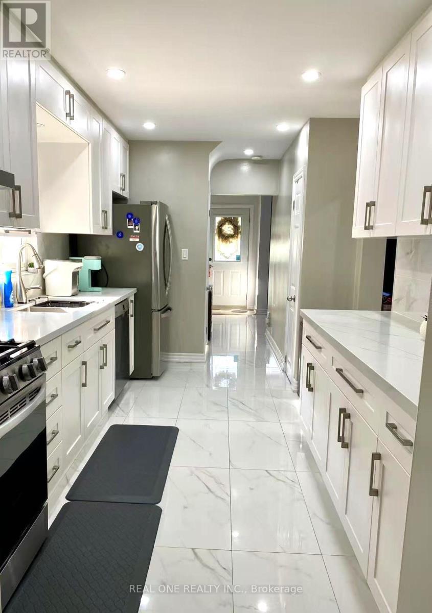 3578 Queenston Drive, Mississauga, ON - Indoor Photo Showing Kitchen