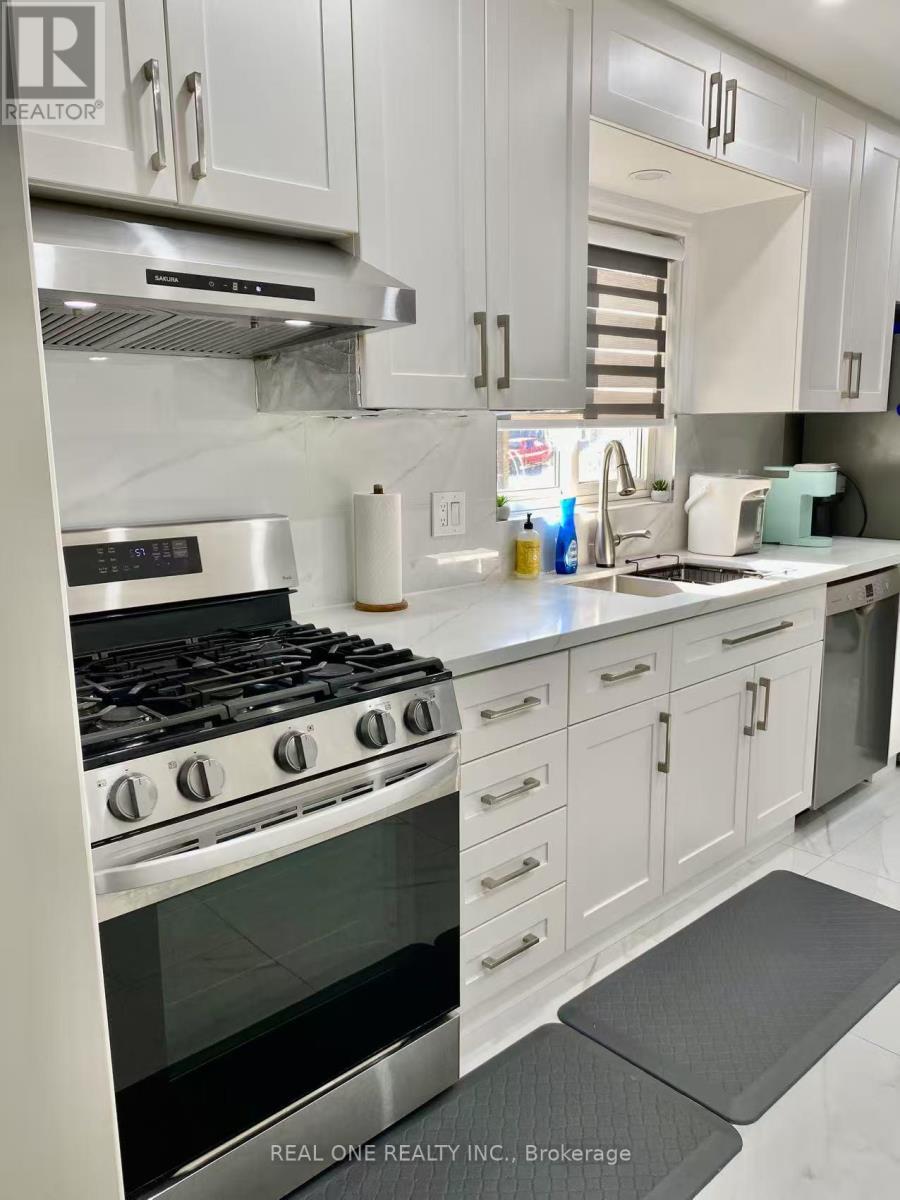 3578 Queenston Drive, Mississauga, ON - Indoor Photo Showing Kitchen