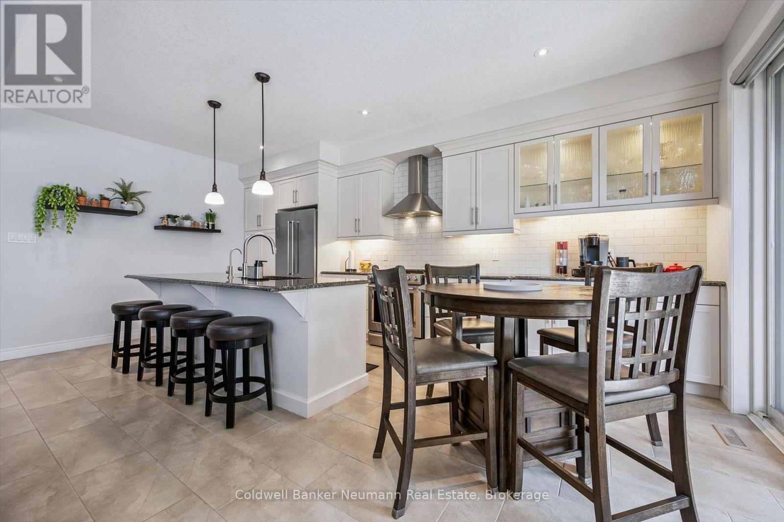 29 - 254 Gosling Gardens, Guelph (Clairfields/Hanlon Business Park), ON - Indoor Photo Showing Dining Room