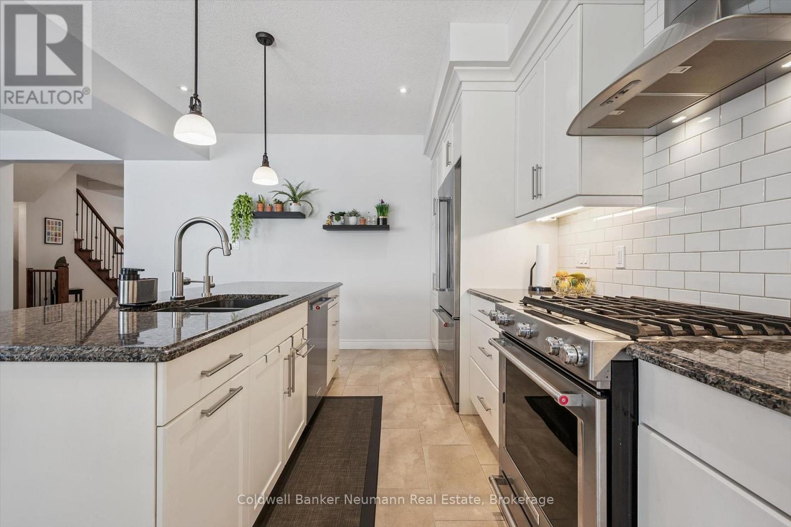 29 - 254 Gosling Gardens, Guelph (Clairfields/Hanlon Business Park), ON - Indoor Photo Showing Kitchen With Double Sink With Upgraded Kitchen