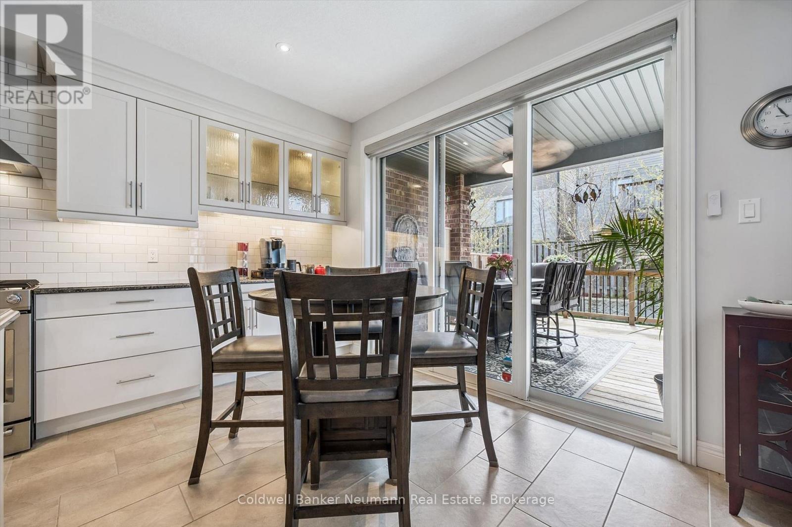 29 - 254 Gosling Gardens, Guelph (Clairfields/Hanlon Business Park), ON - Indoor