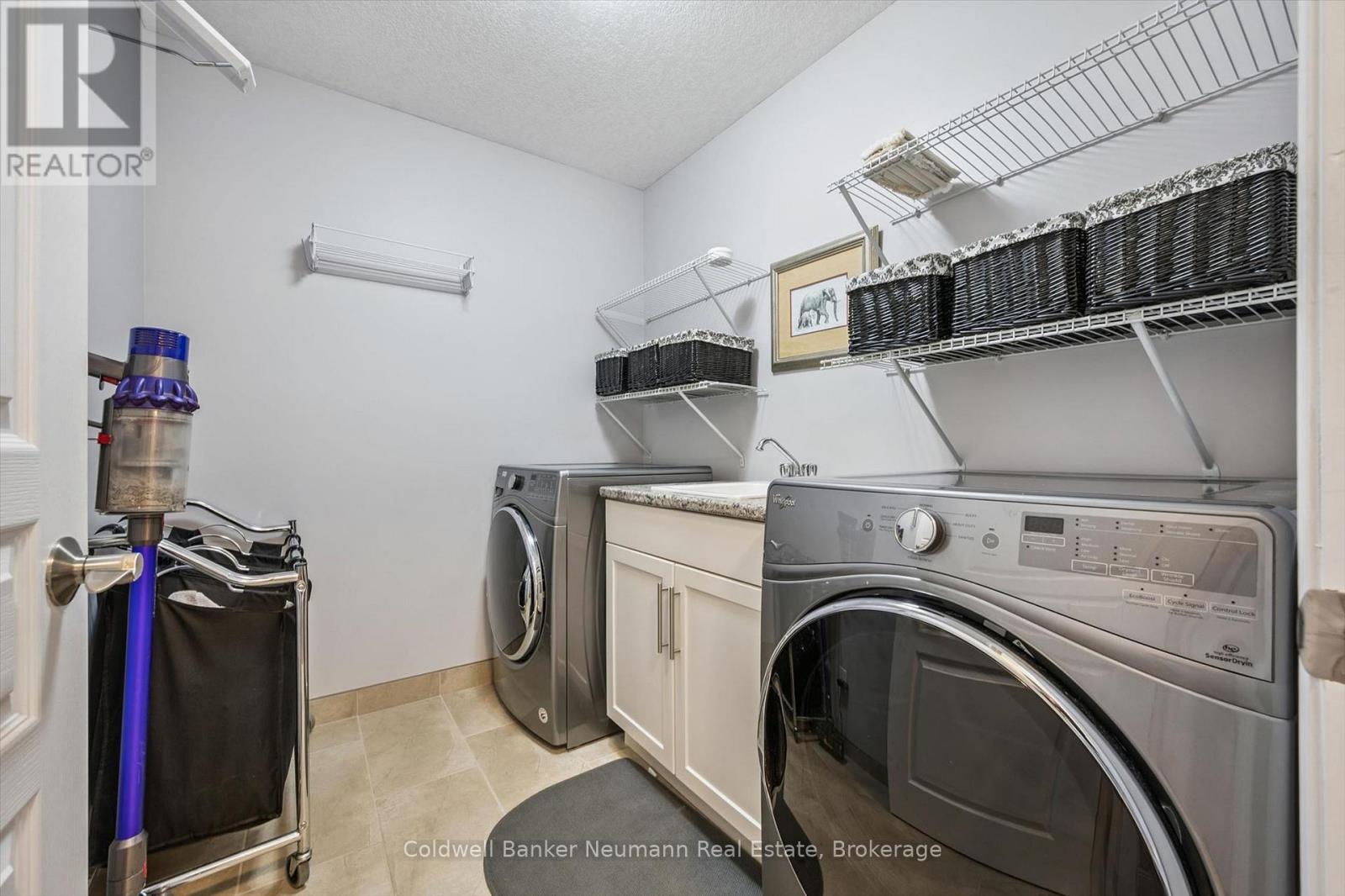 29 - 254 Gosling Gardens, Guelph (Clairfields/Hanlon Business Park), ON - Indoor Photo Showing Laundry Room