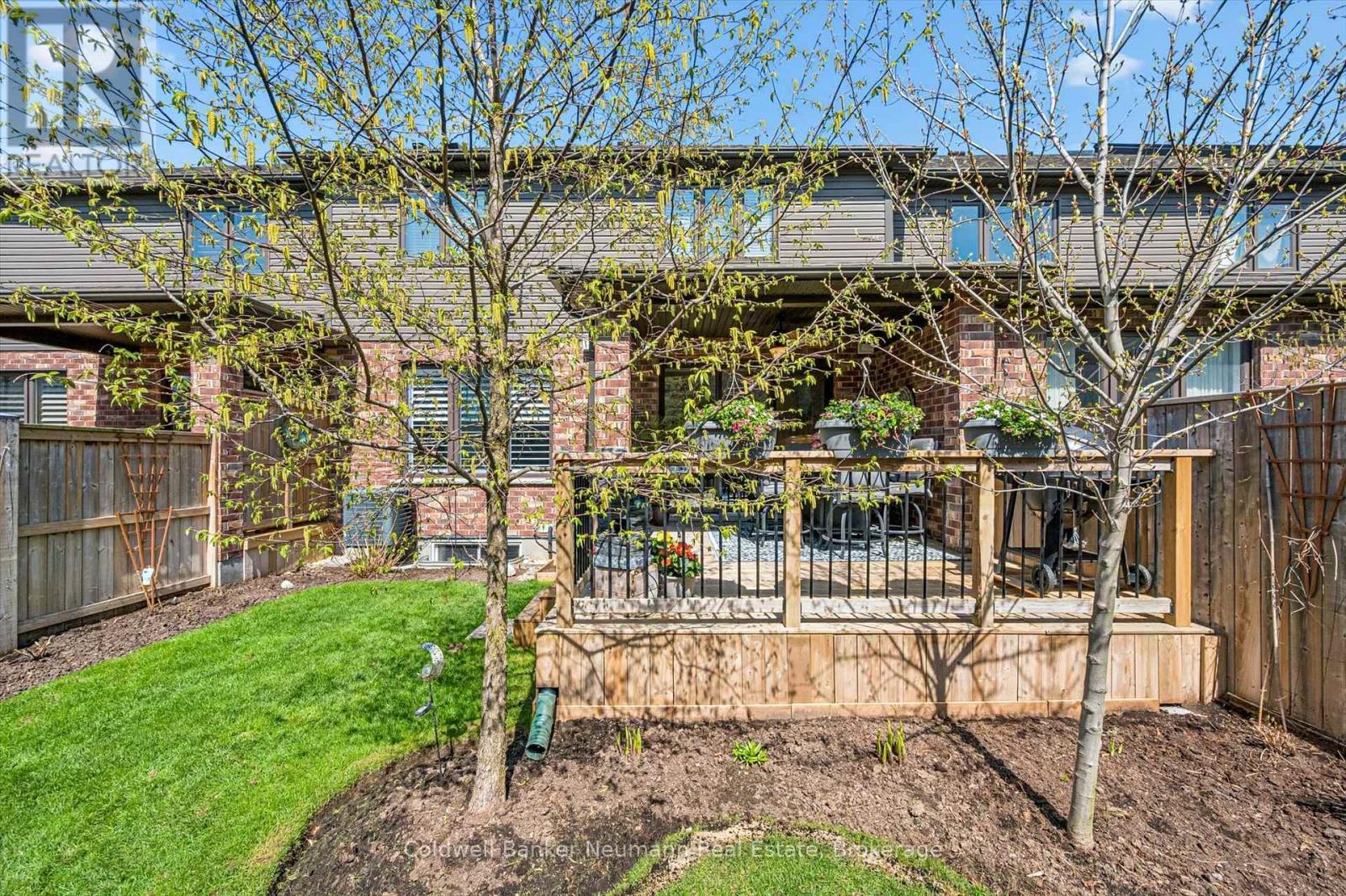 29 - 254 Gosling Gardens, Guelph (Clairfields/Hanlon Business Park), ON - Outdoor
