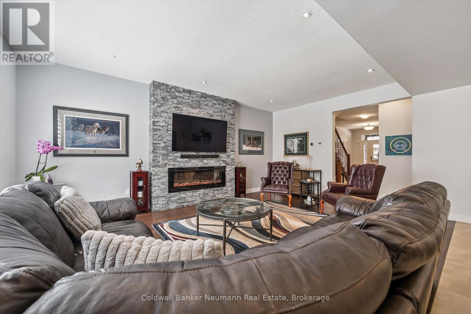 29 - 254 Gosling Gardens, Guelph (Clairfields/Hanlon Business Park), ON - Indoor Photo Showing Living Room With Fireplace