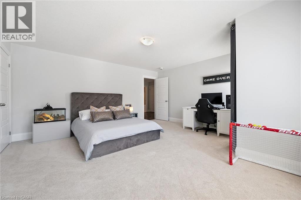 Spacious room with light-colored carpeting and neutral wall tones - 72 Elmbank Trail, Kitchener, ON - Indoor Photo Showing Bedroom