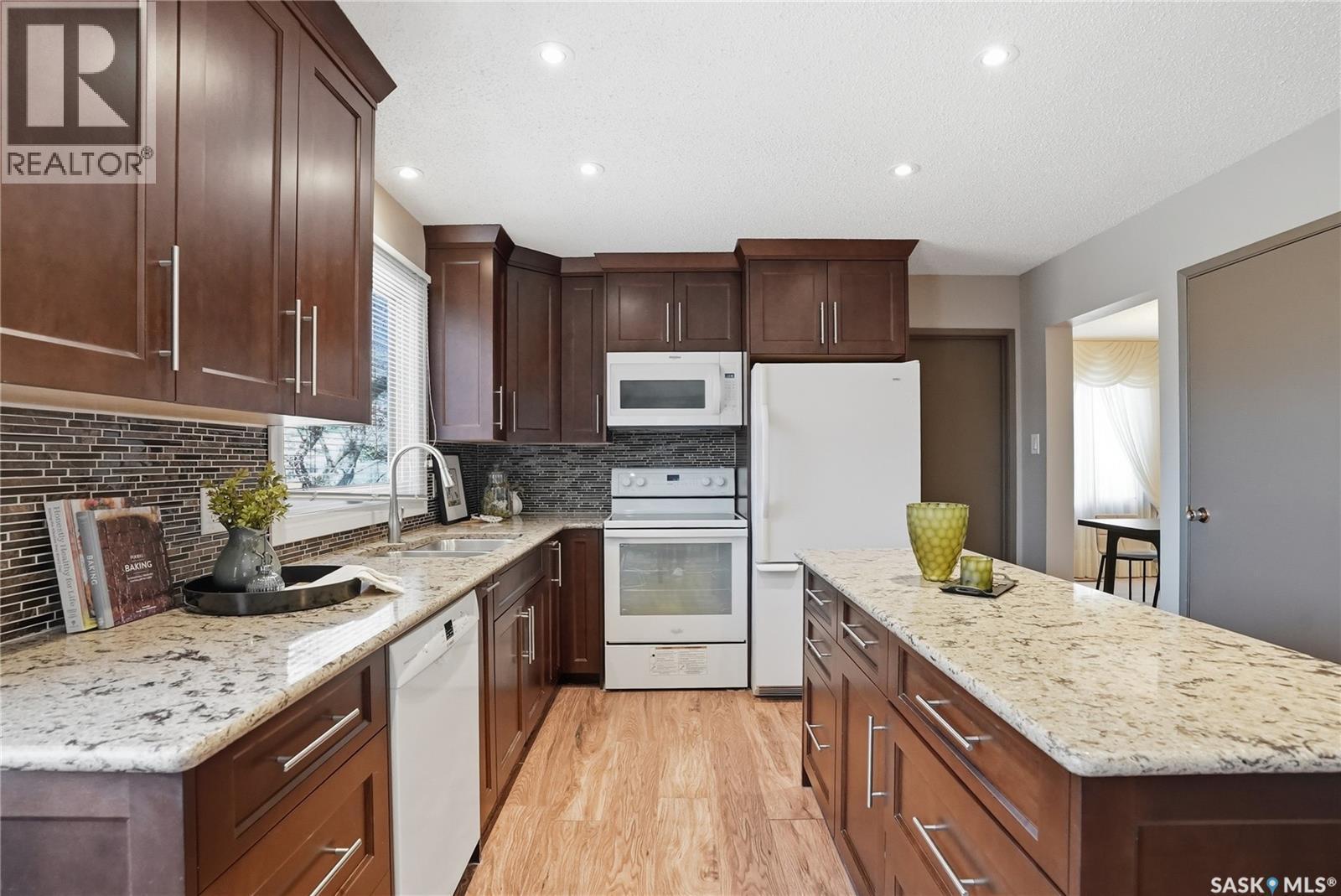 238 Haight Place, Saskatoon, SK - Indoor Photo Showing Kitchen