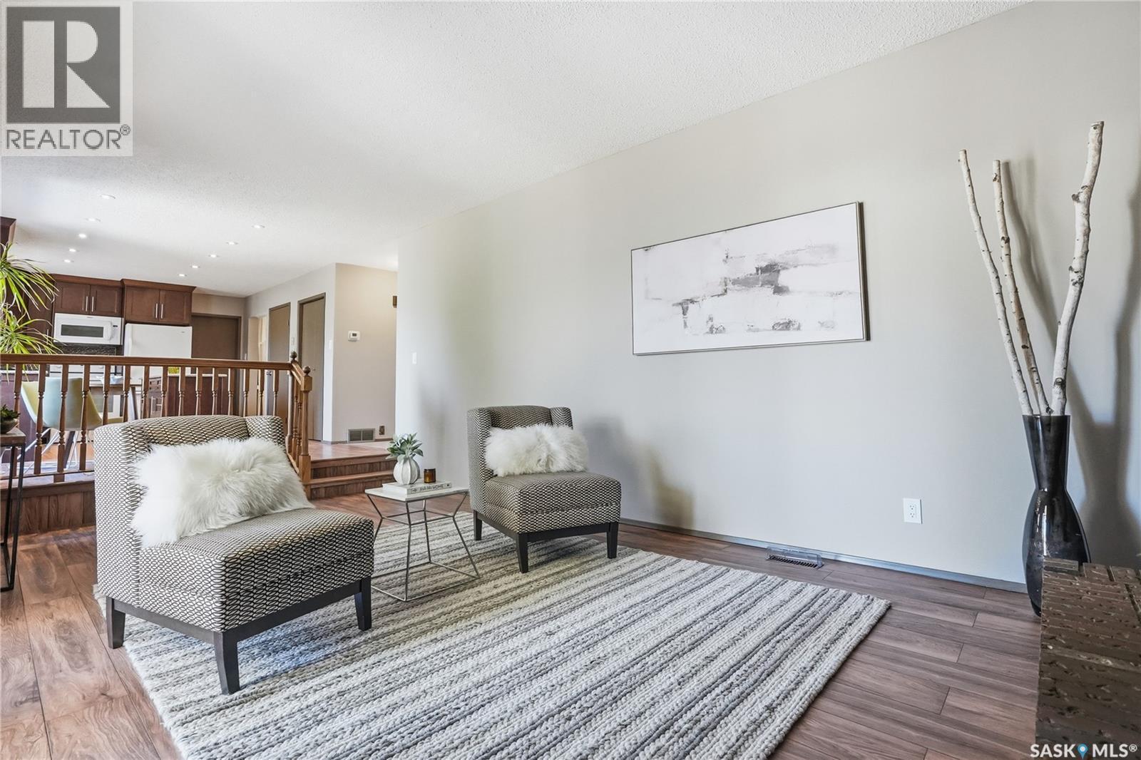 238 Haight Place, Saskatoon, SK - Indoor Photo Showing Living Room