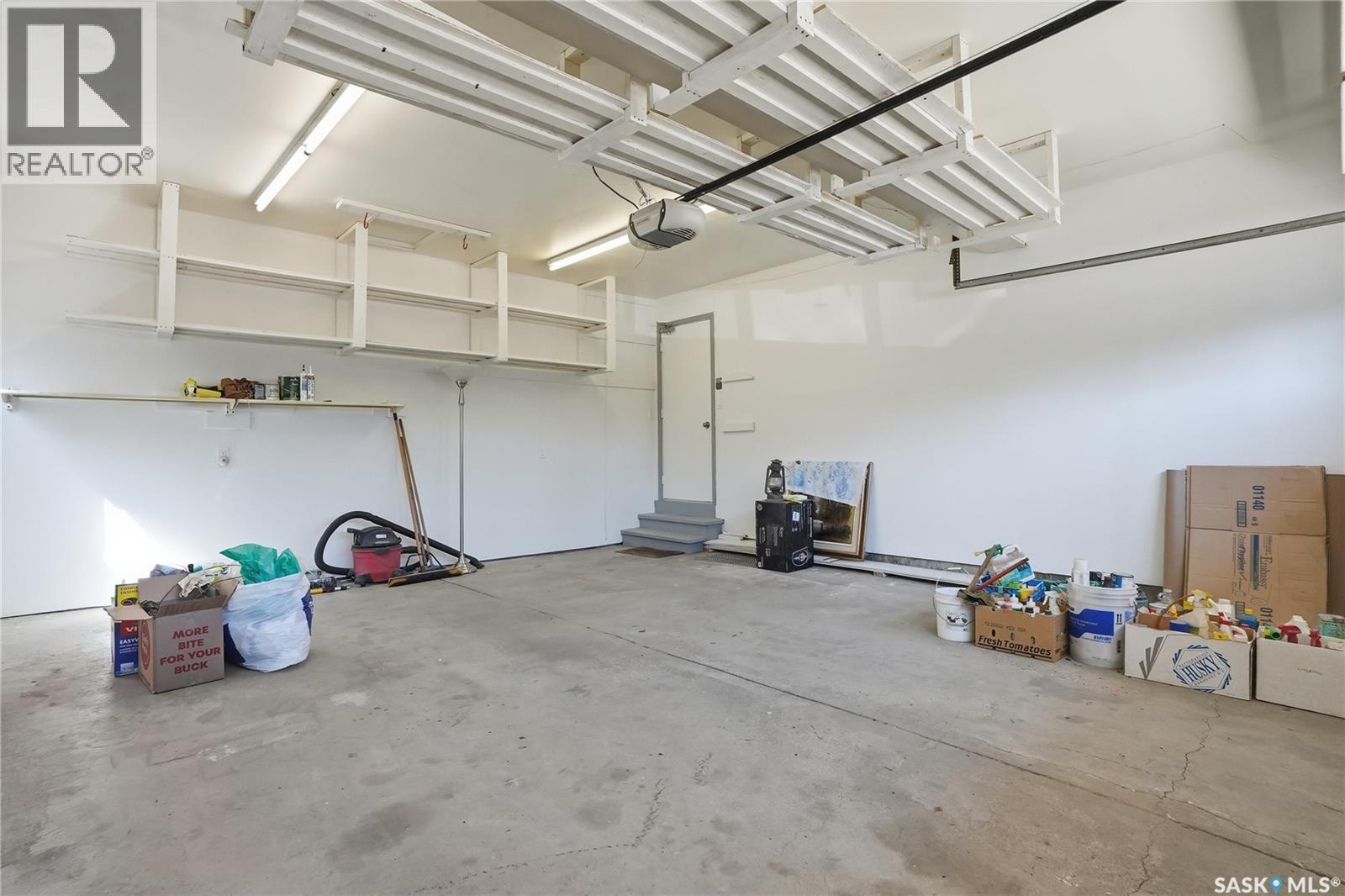 238 Haight Place, Saskatoon, SK - Indoor Photo Showing Garage