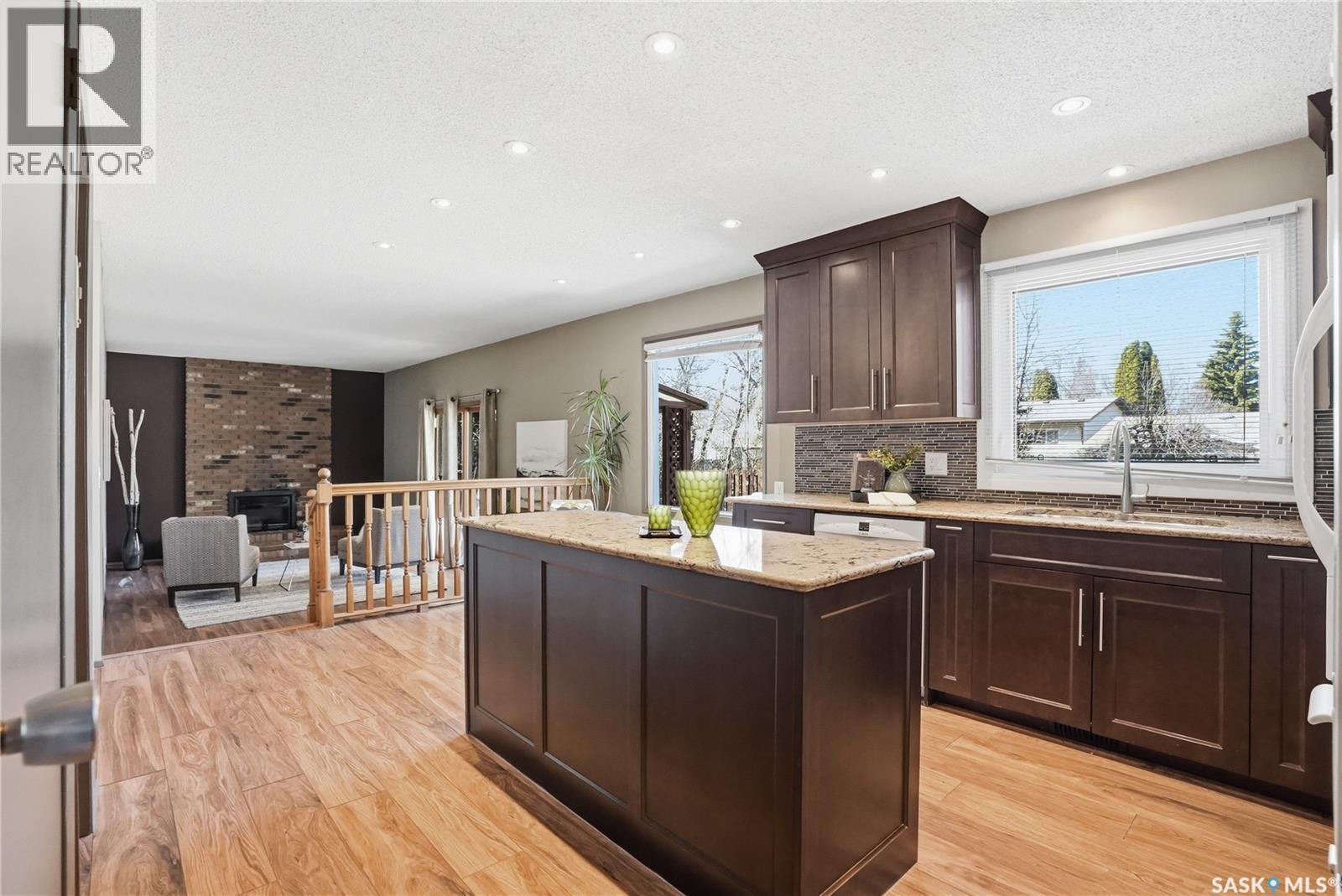 238 Haight Place, Saskatoon, SK - Indoor Photo Showing Kitchen With Upgraded Kitchen