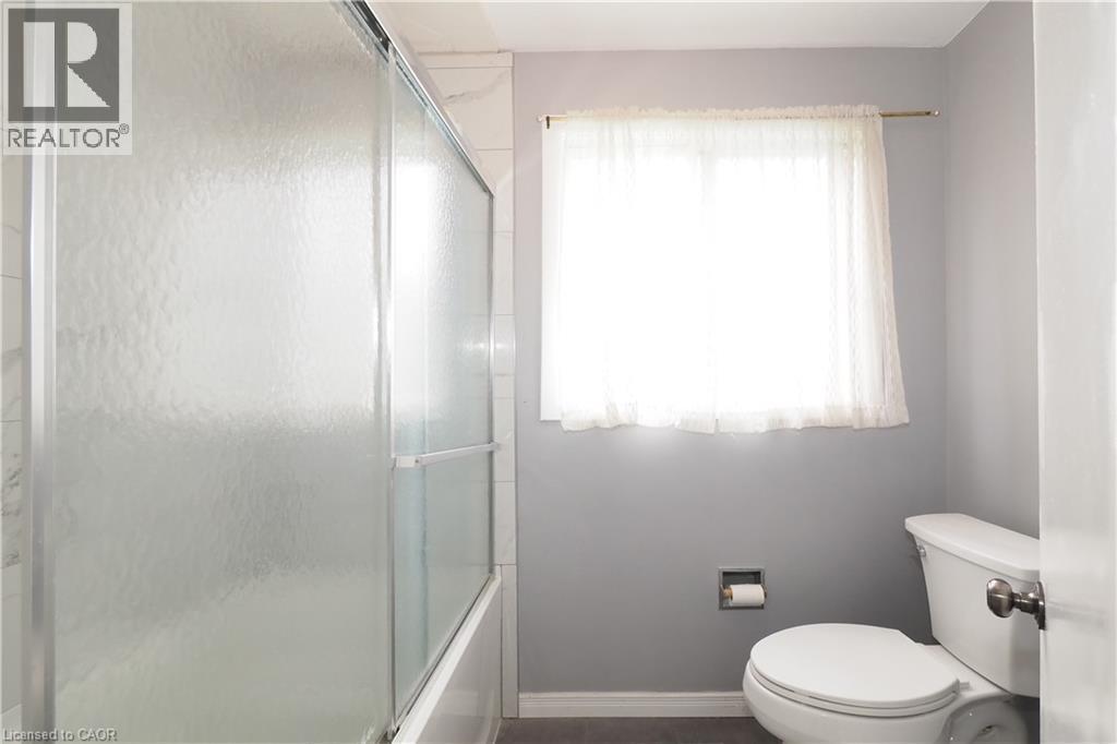 Bath/shower/toilet area of 5-piece bathroom - 76 Cloverdale Crescent, Kitchener, ON - Indoor Photo Showing Bathroom