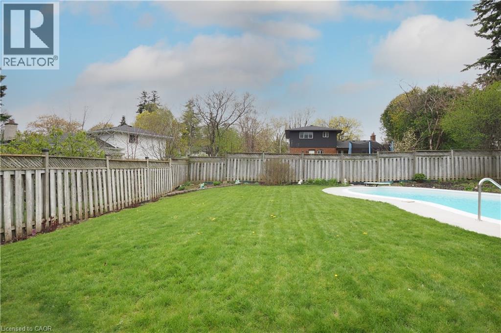 manicured lawn framed by fencing & gunite pool - 76 Cloverdale Crescent, Kitchener, ON - Outdoor