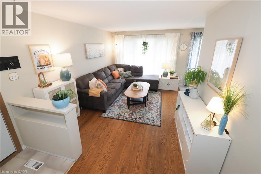 88 Gilmour Crescent, Kitchener, ON - Indoor Photo Showing Living Room