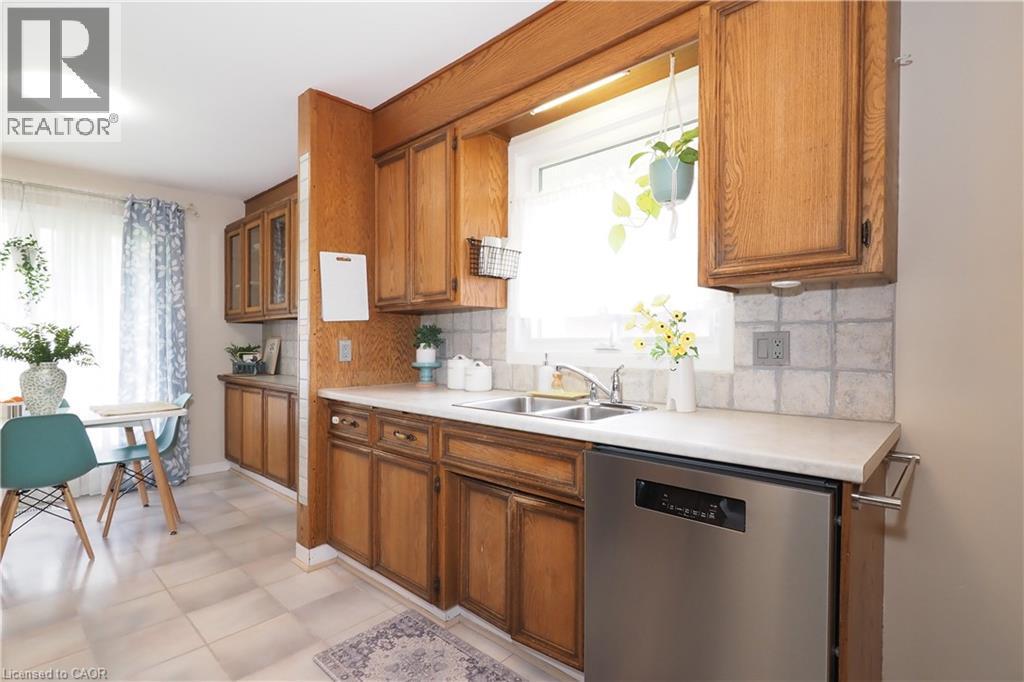 88 Gilmour Crescent, Kitchener, ON - Indoor Photo Showing Kitchen With Double Sink