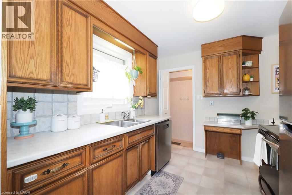 88 Gilmour Crescent, Kitchener, ON - Indoor Photo Showing Kitchen With Double Sink